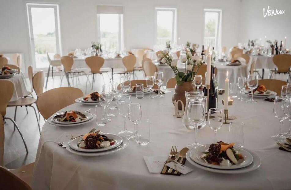 Selskabslokale med naturudsigt, klassisk indretning og mulighed for overnatning og weekendophold på Fyn.